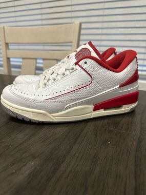 Nike Air Jordan 2/3 White Varsity Red GS (used) Size 6.5y Women’s 8